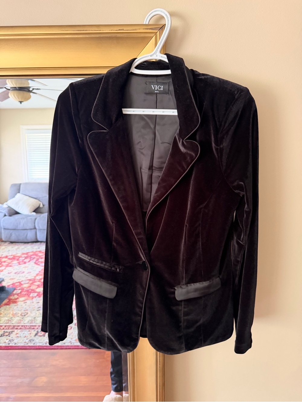 VICI Women's Black Velvet Blazer